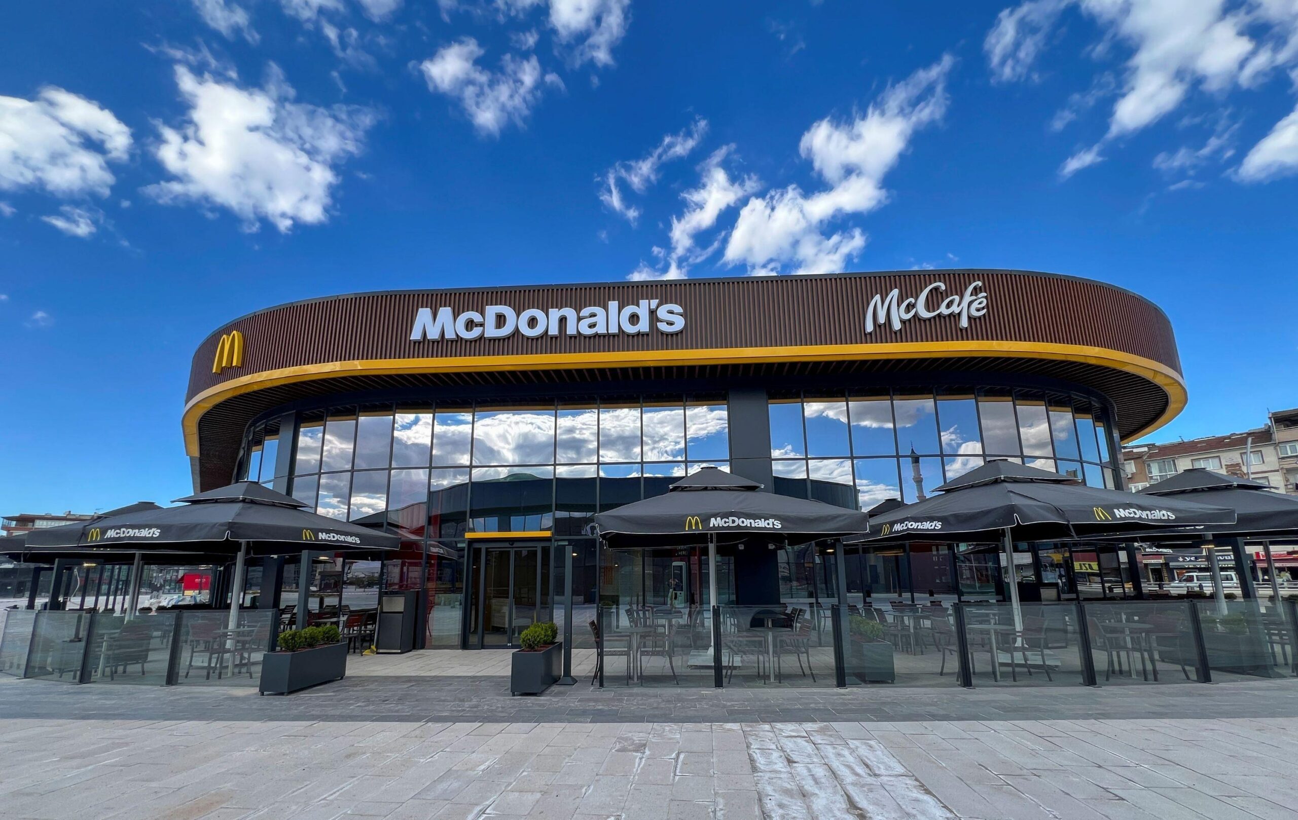 McDonald’s Türkiye’de Kadın İstihdamı Yüzde 51,6’ya Çıktı: 2 Bin 350 Yeni Çalışan Alınacak