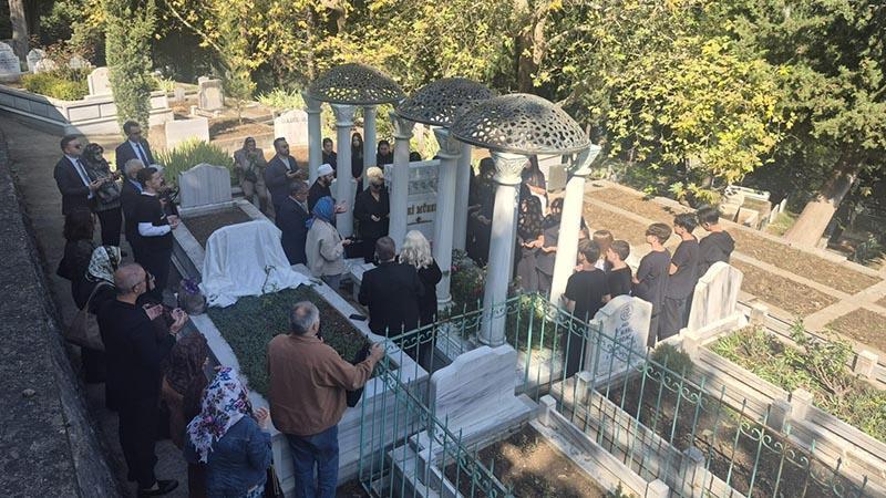 ‘Sanat Güneşi’ Zeki Müren, ölümünün 30’uncu yılında Bursa’da anıldı