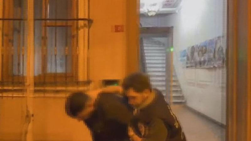 Beyoğlu’nda uyuşturucu operasyonu: Marihuana, silah ve para ele geçirildi