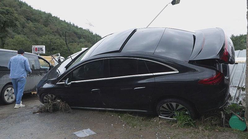 Sarıyer’de sel gecesi: Yüzerek kurtuldular, yüzlerce kişi mahsur kaldı