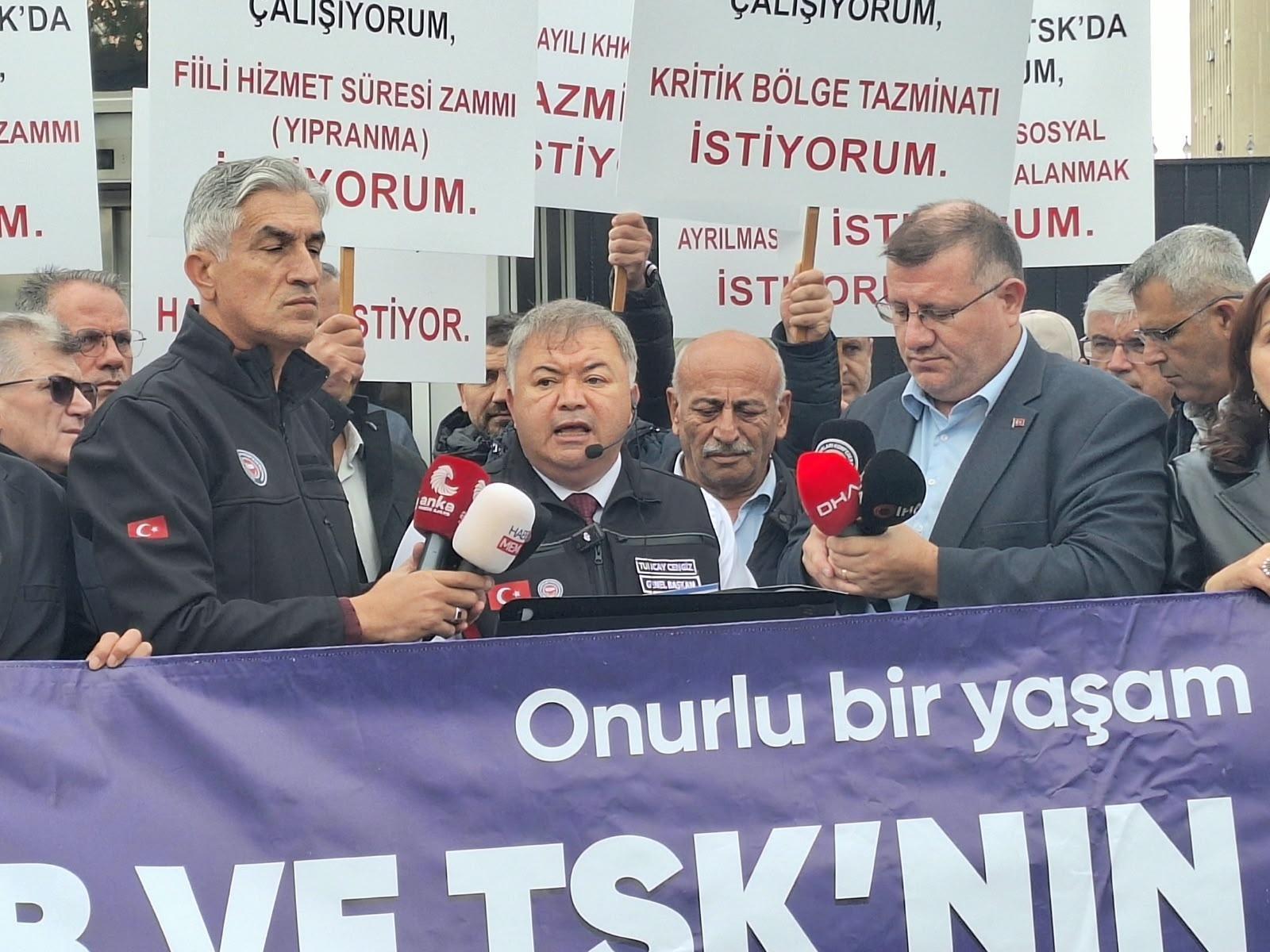 Tuncay Cengiz’den TÜİK Önünde Memurların Talepleri İçin Çağrı